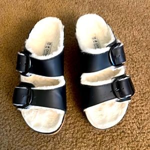 Papillio Nora big buckle shearling 7 narrow new